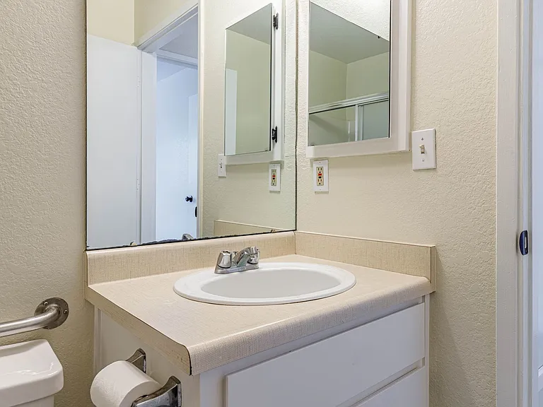 1229 W Roseburg Ave — Photo 13