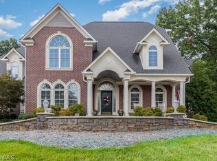 10 Windsor Castle Ct, Greensboro, NC 27408