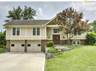 9301 NW 77th St, Weatherby Lake, MO 64152