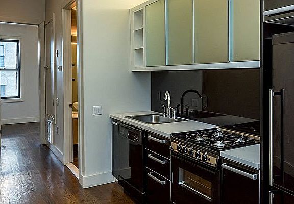 2nd image of 179 Maujer St #4C