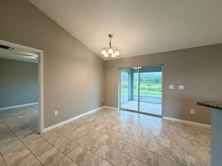 15677 SW 37th Cir — Photo 11