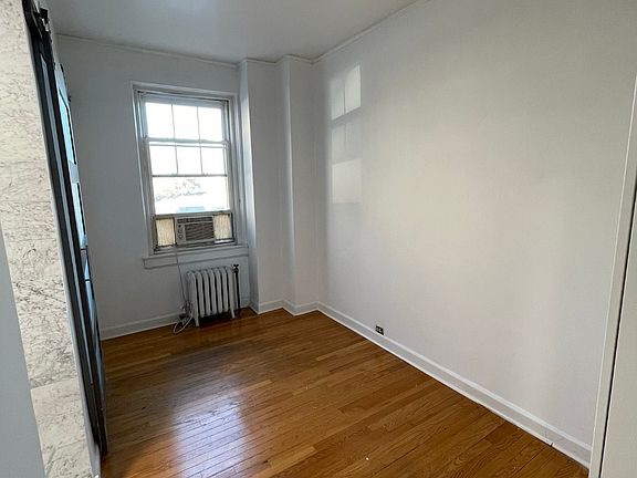 3rd image of 6334 N Sheridan Rd #1B