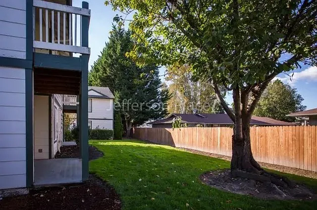 Jefferson Place Apartments — Photo 13