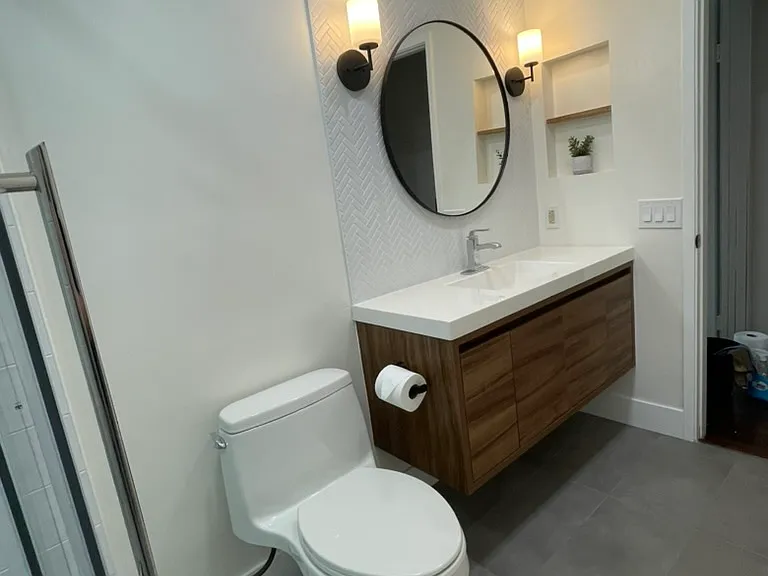 2nd Bath upstairs