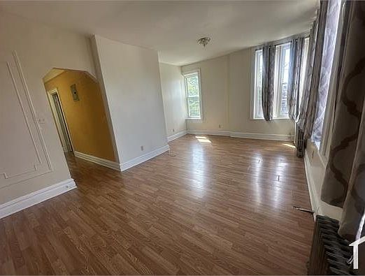 5th image of 900 E 223rd St #2