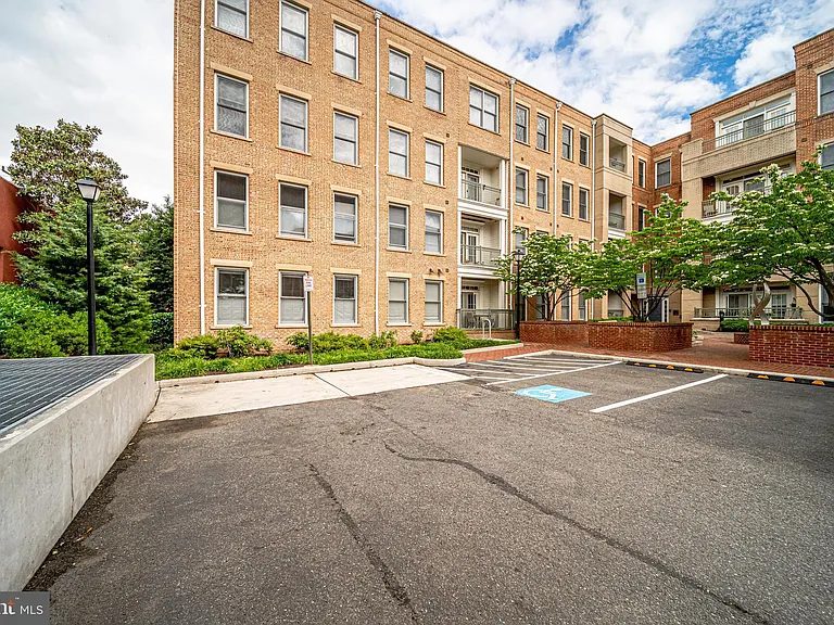 1115 Cameron St #208 — Photo 85