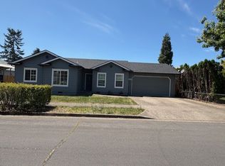 560 67th Pl, Springfield, OR 97478