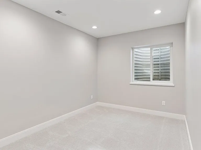 1425 Burt Ave — Photo 40