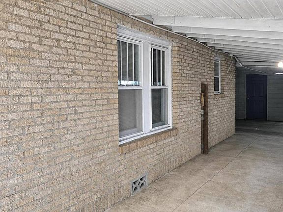 12th image of 104 Noxon St