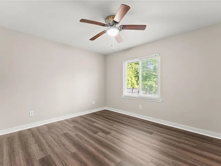 2050 Shaffer Rd — Photo 12