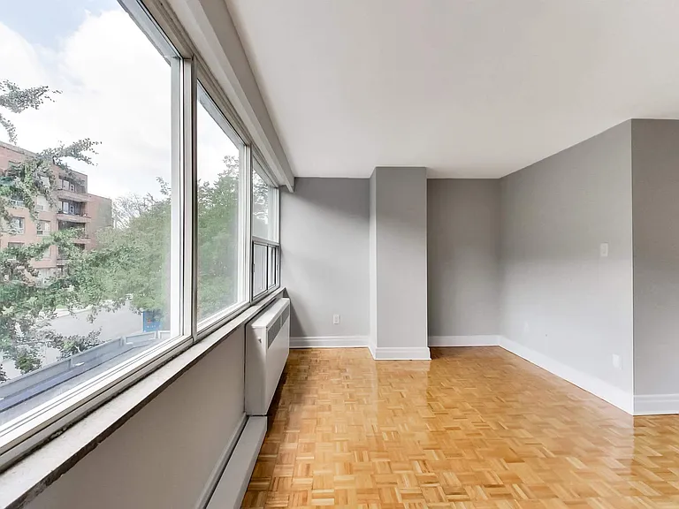 680 Roselawn Ave — Photo 123