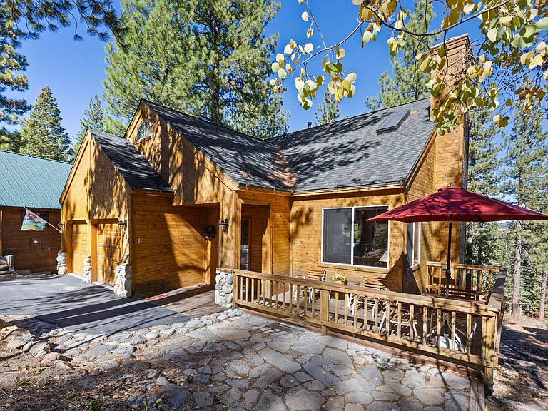 724 Conifer — Photo 39