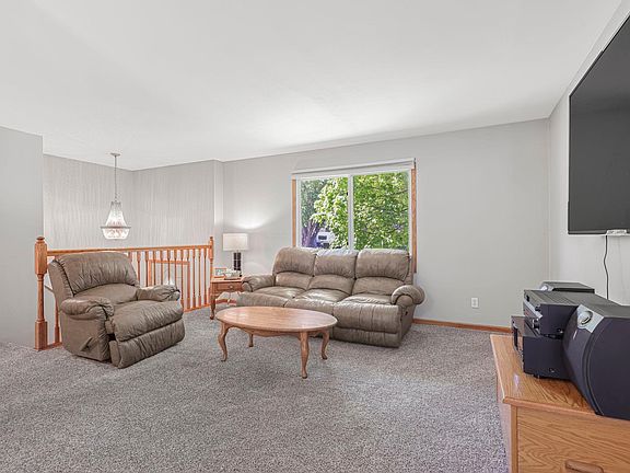 3rd image of 286 Frankland St