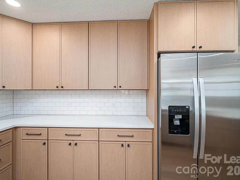 2020 Helen Dr — Photo 9