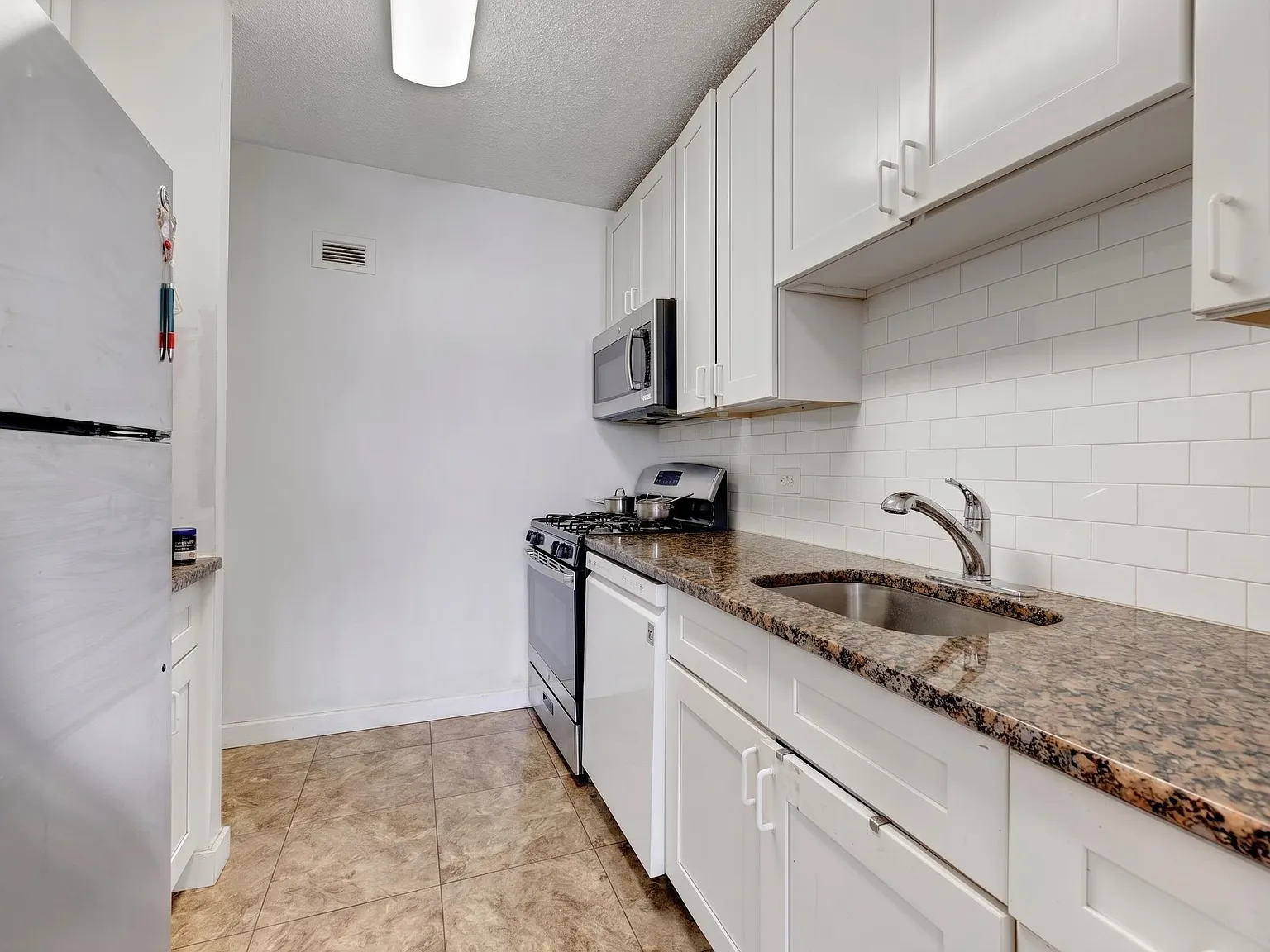 7000 Boulevard East — Photo 4