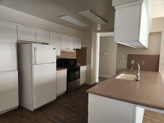 4th image of 88 Devon Dr