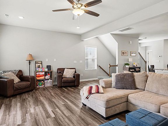 5th image of 179 Daisy Meadow Ln