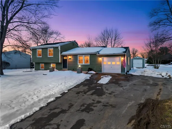 4315 Old Meadow Rd, Clay, NY 13041