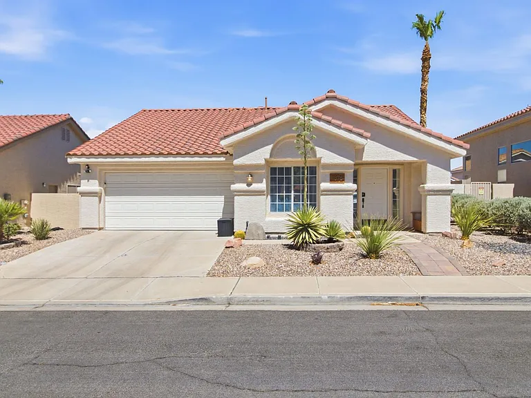 1876 Mesquite Canyon Dr — Photo 4