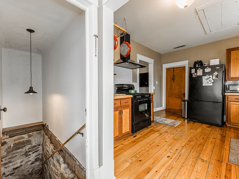 224 S Church Ave — Photo 28