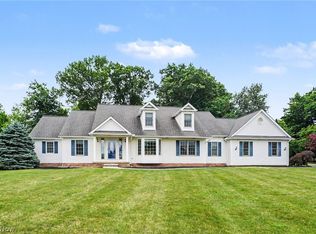 6304 Longspur Rd, Highland Heights, OH 44143
