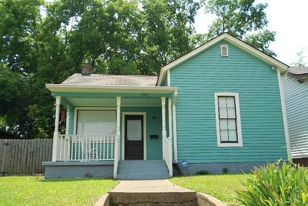 Adorable Vintage House Close to Downtown
