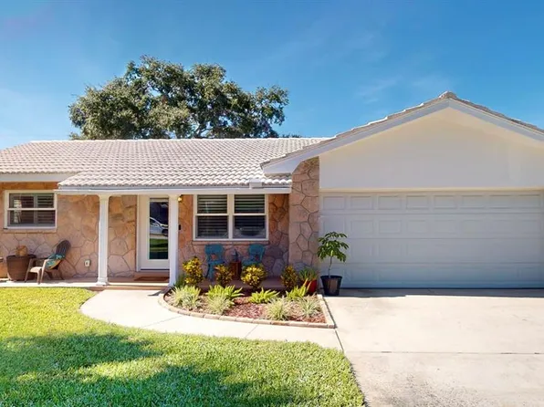 8504 Oakhurst Rd, Seminole, FL 33776