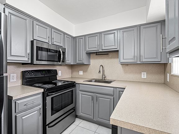 2nd image of 1908 NW 4th Ave #65b141797