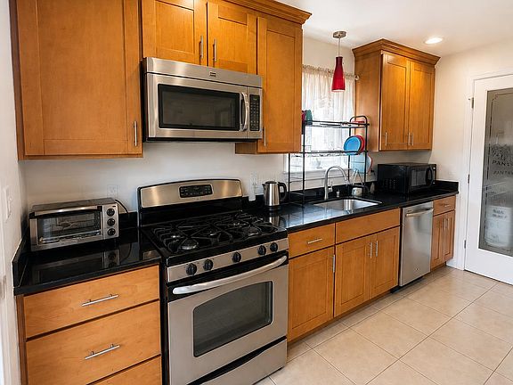 4th image of 2533 39th St