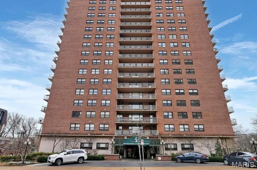 4466 W Pine Blvd APT 3A photo 1