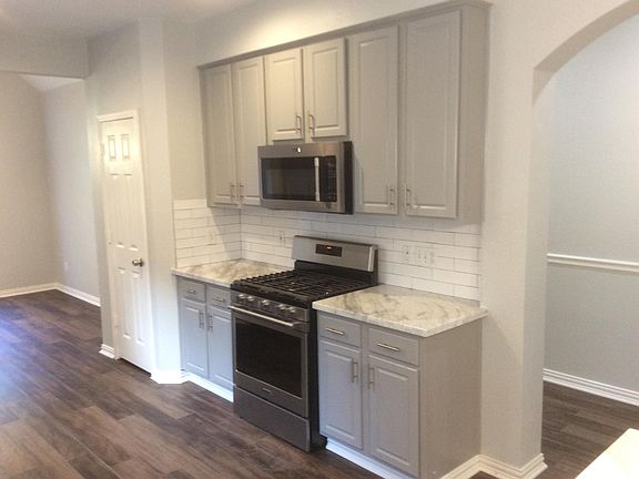 Kitchen with new stainless appliances & granite countertops