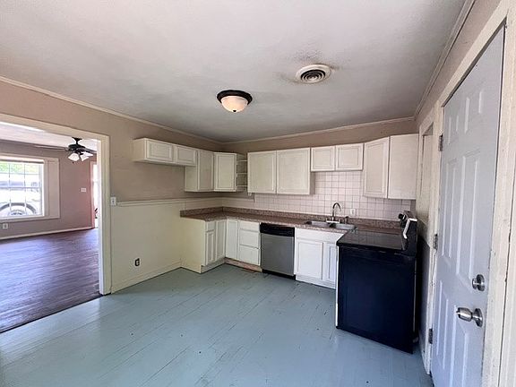 4th image of 1433 N Garland Ave