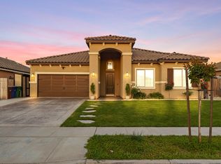 870 S Susan Ave, Kerman, CA 93630