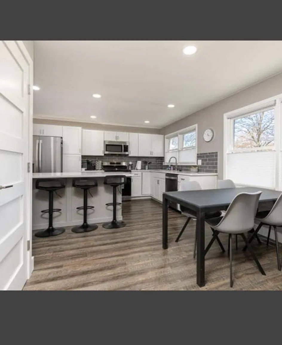 3 bed, 1236 sqft, $2,000 — Photo 2