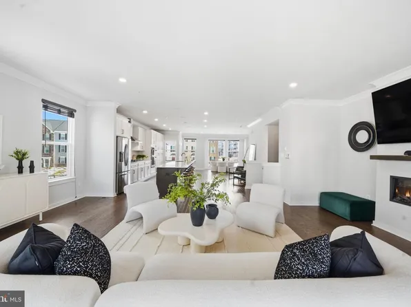 217 Summit Point Blvd, Bowie, MD 20716