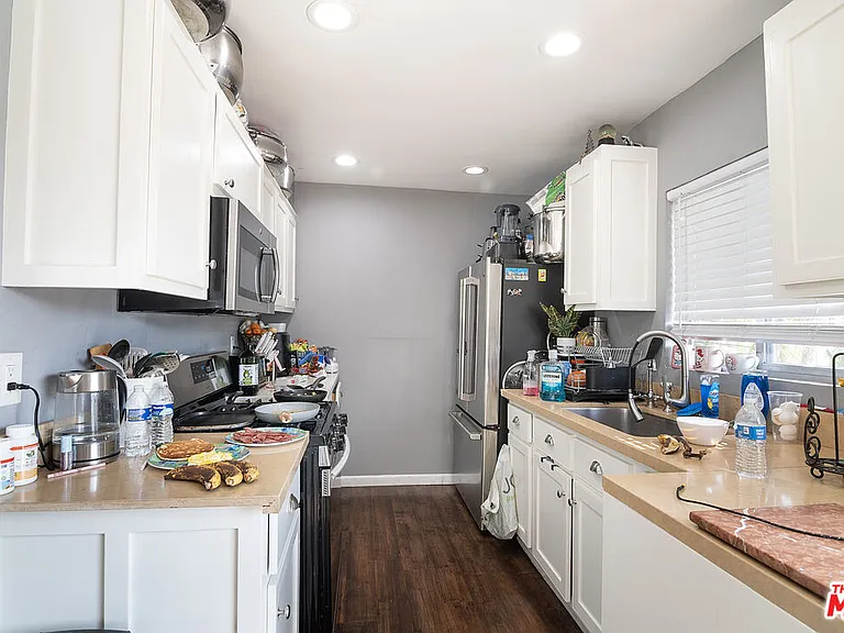 333 S Serrano Ave #5 — Photo 8
