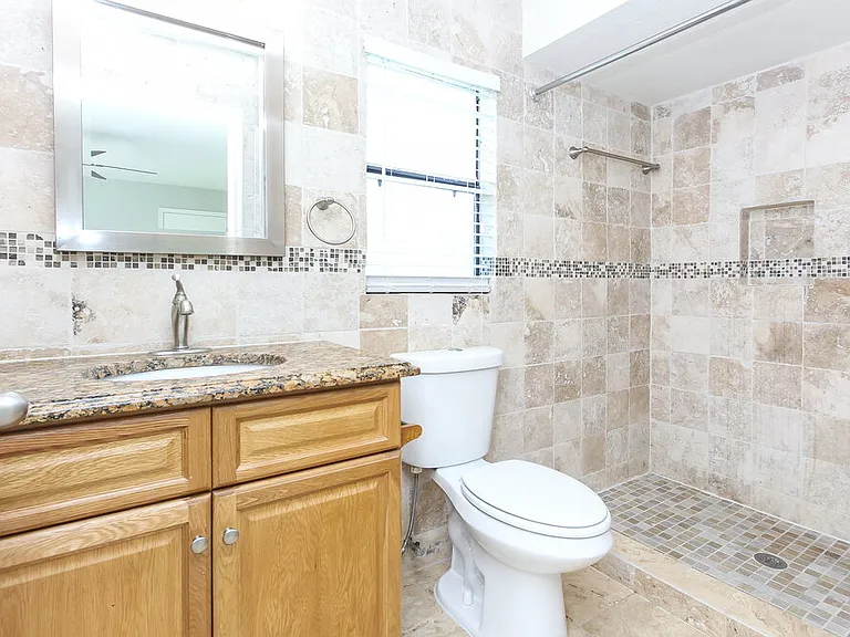 2715 SE 8th Ave — Photo 14