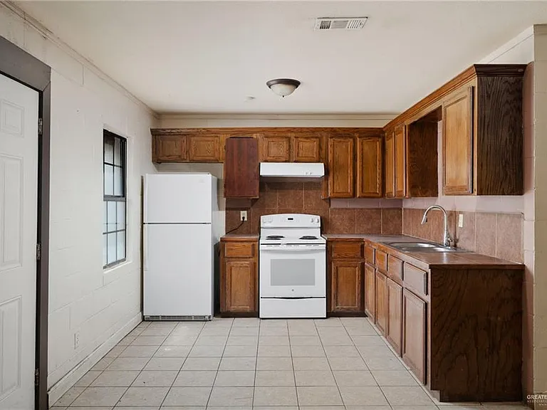 301 E Elida St — Photo 5