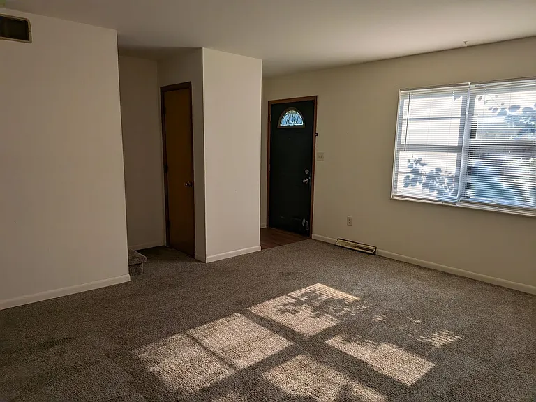 805 S Fairview Rd — Photo 4