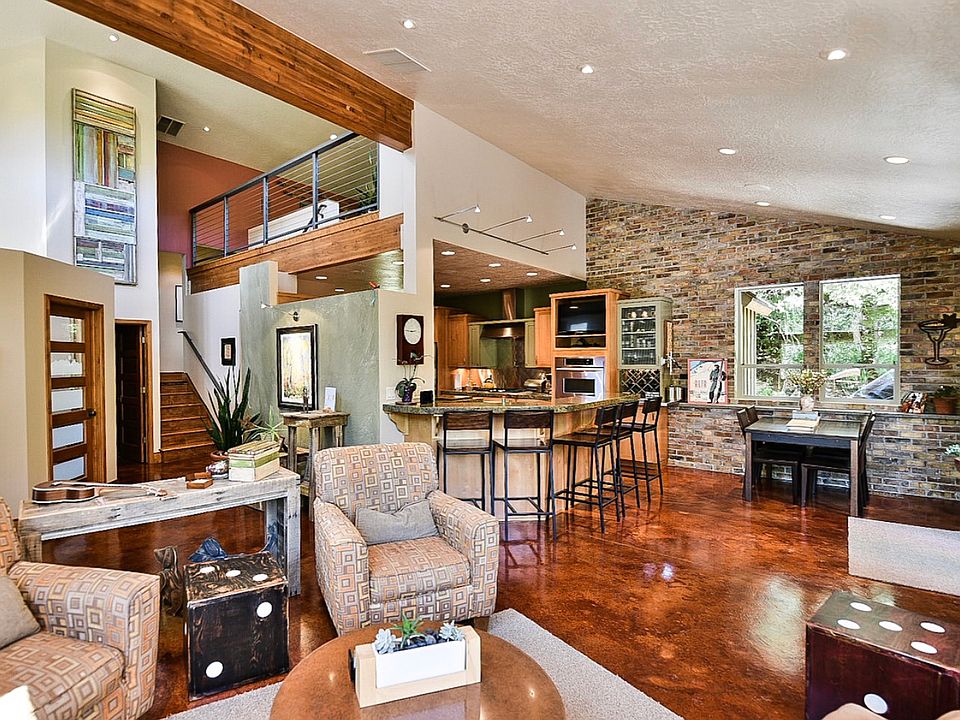 2nd image of 1207 E Canyon Creek Dr