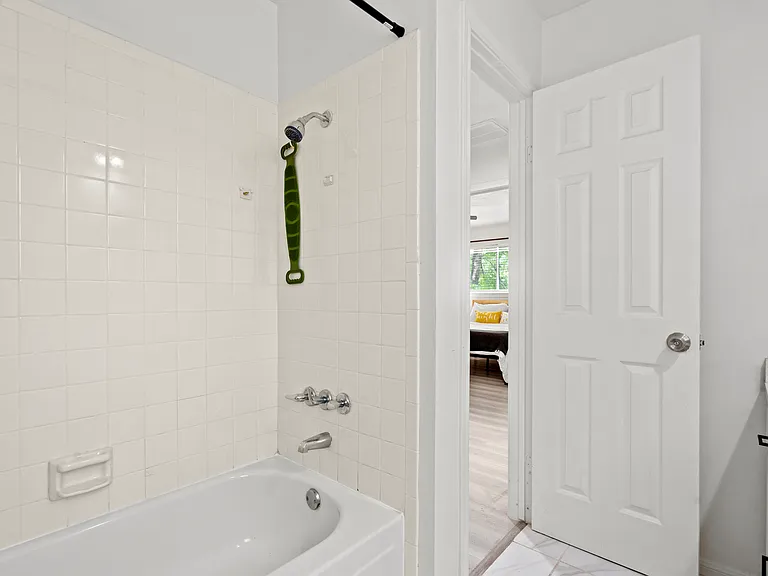 604 Lochnell Dr — Photo 19