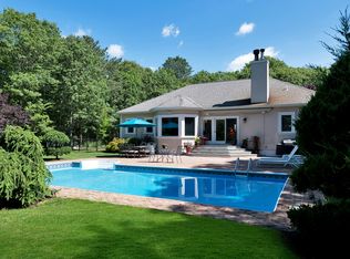 33 N Quarter Rd, Westhampton, NY 11977