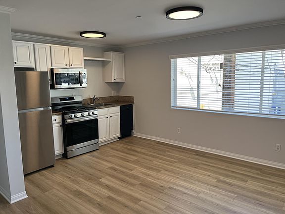5th image of 10943 Fruitland Dr