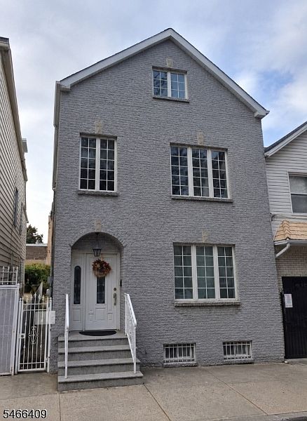 1st image of 147 Van Buren St
