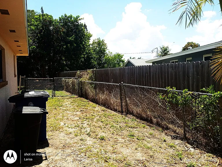1439 Glick Dr — Photo 17