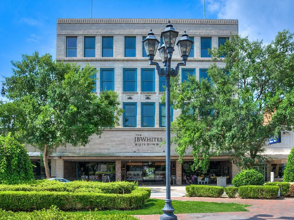 936 Broad St #304