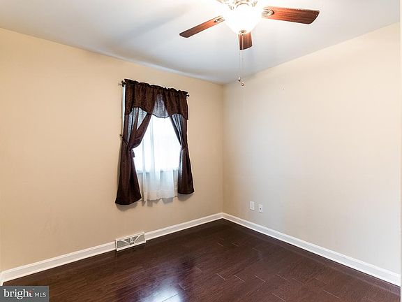 5th image of 4803 Howard Ave