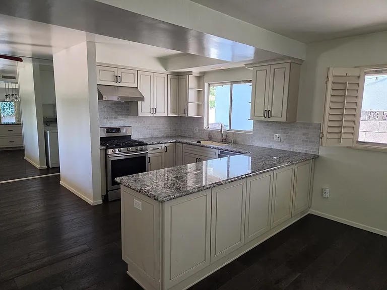 4734 Laurelgrove Ave — Photo 3