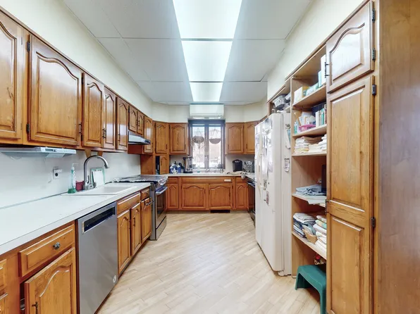 3851 Laurel Avenue image 16 of 23