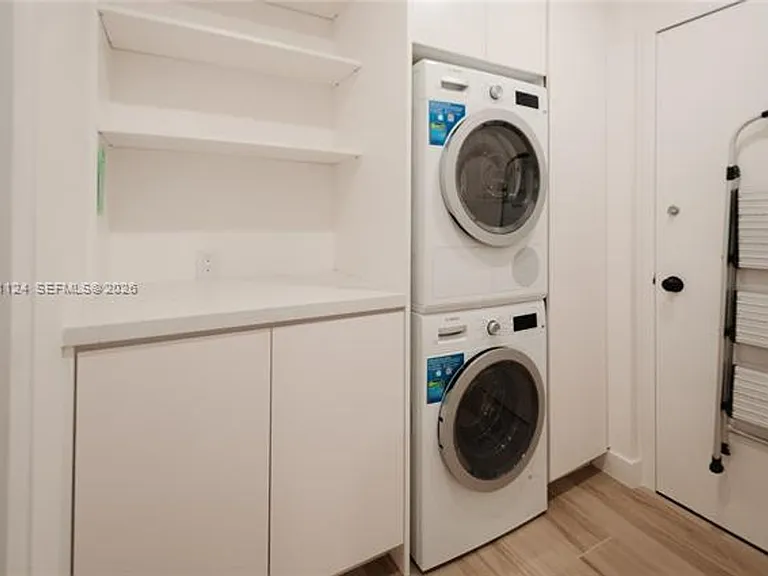 1121 Crandon Blvd #CU-D301 — Photo 25